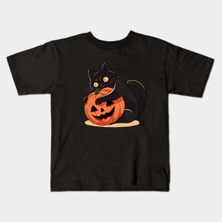 Pumpkin Embrace (black cat) Kids T-Shirt